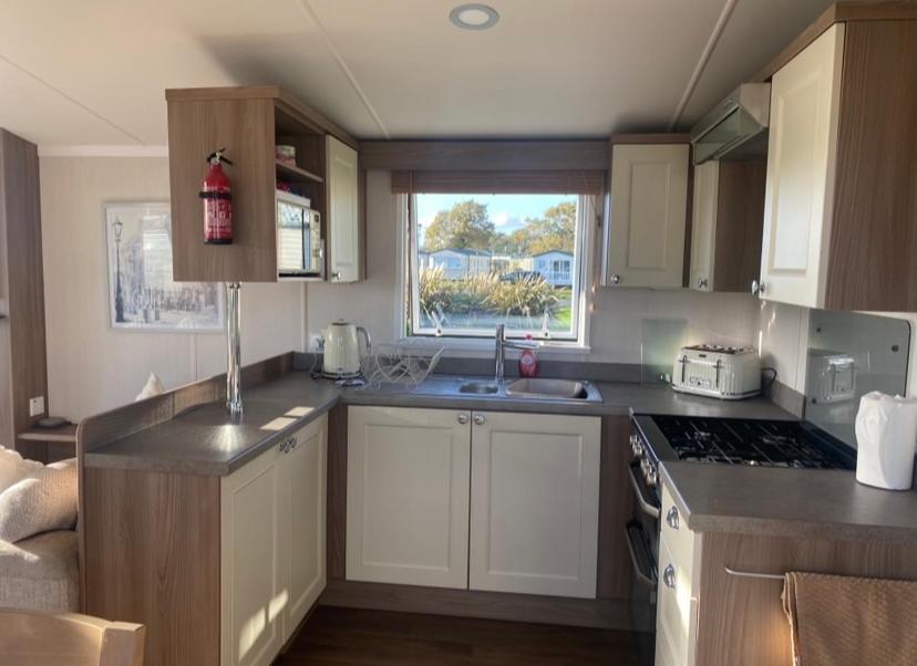 Caravan Church Farm Holiday Village Пагам Экстерьер фото